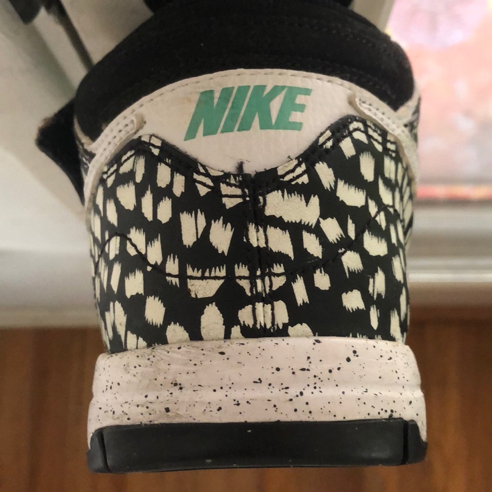 Nike sneakers - size 9 - Picture 2 of 2